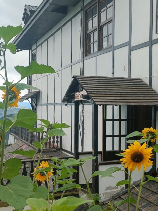 Sugar Cube Retreat Hostel ชิมลา ภายนอก รูปภาพ